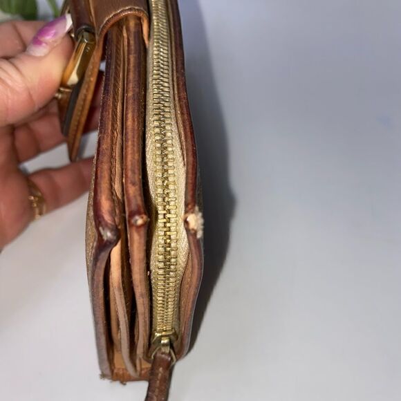 Authentic Gucci GG Logo Ling Clutch Wallet - Picture 8 of 10